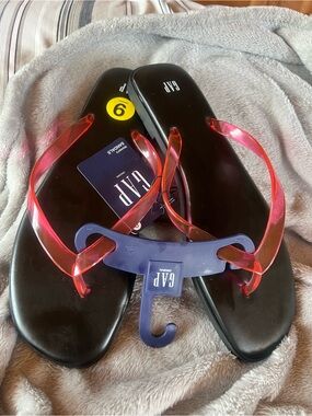 Gap Standout Pink Women’s Size 9, Pink See-Through Strap Sandals, new with tag